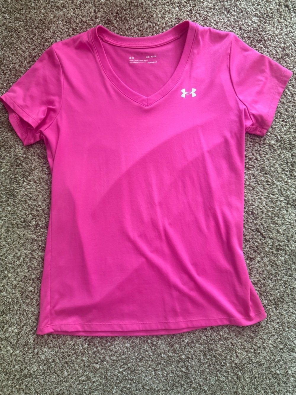 Under Armour women's loose fit Heatgear t-shirt size small pink